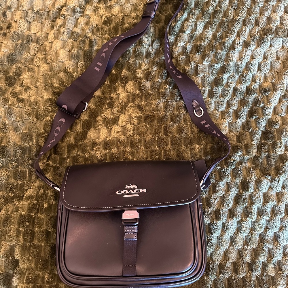Coach Black Leather Crossbody Bag with Classic Design
